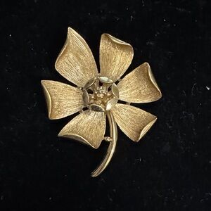 Elegant Vintage Monet Gold Flower Brooch